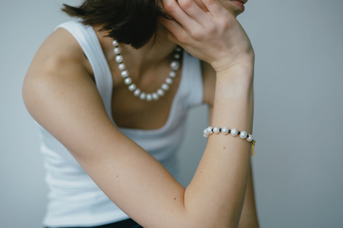 Contrast Pearl Bracelet-thumbmail-4