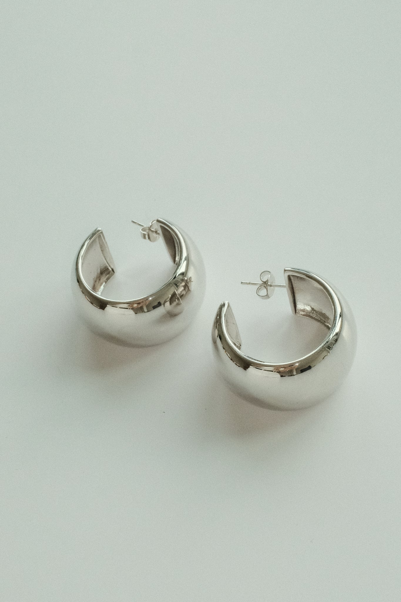 SILVER DAPHNE HOOPS