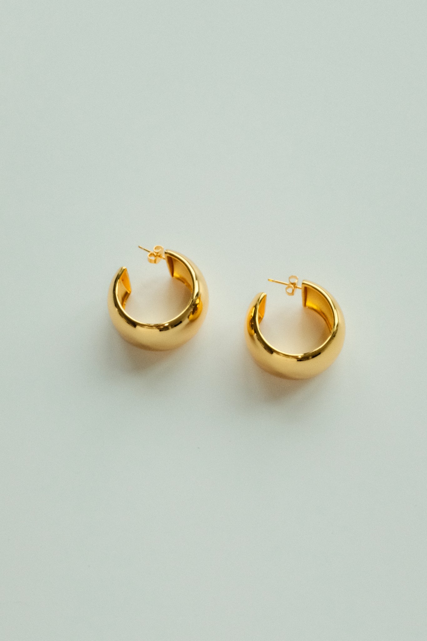 GOLD DAPHNE HOOPS