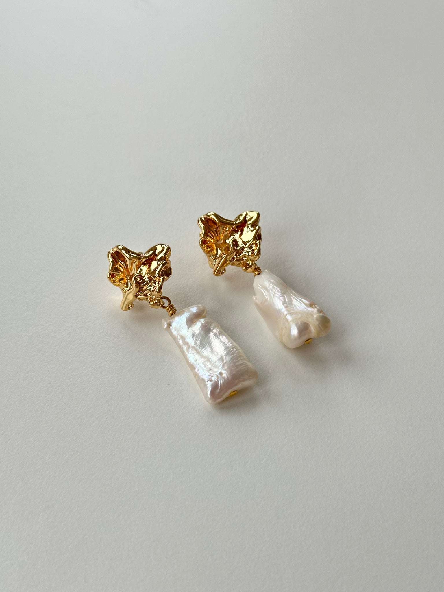 MOLTEN PEARL GOLD EARRINGS