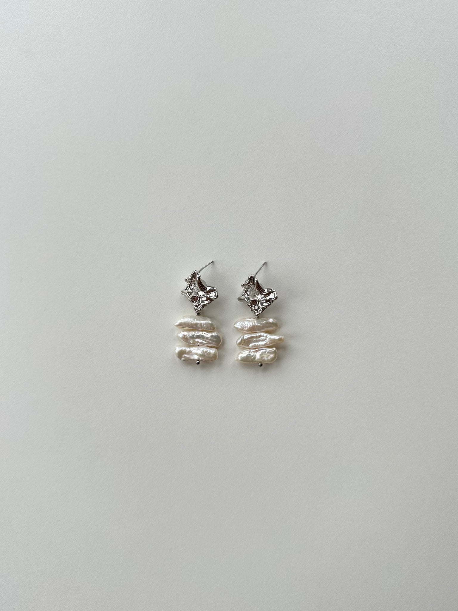 MOLTEN PEARL SILVER EARRINGS