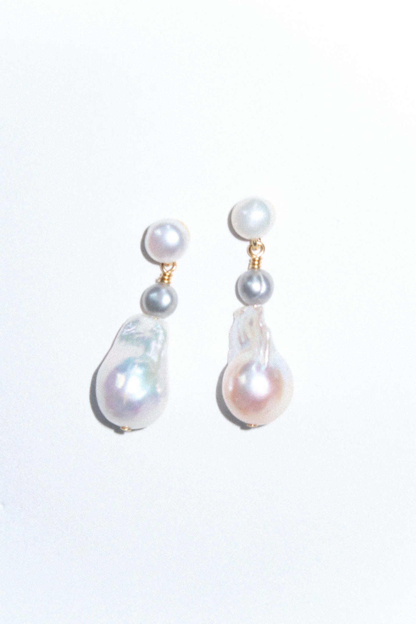 GREY PEARL EARRINGS